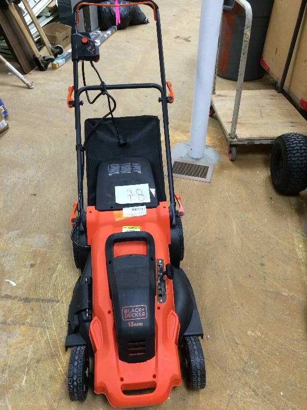 BLACKDECKER Lawn Mowers 20 in. 13-Amp Corded Electric Mower MM2000  in like new condition