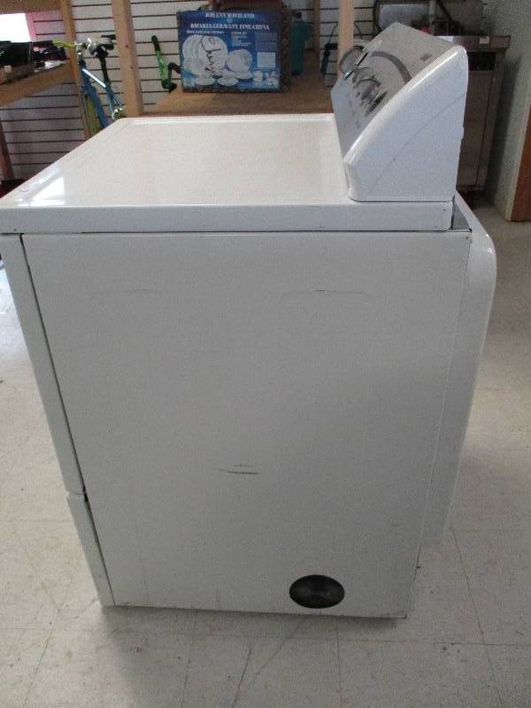 lot 7 image: Kenmore 800 Dryer