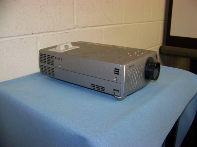 lot 25 image: Sanyo, PLC-SW15, LCD Projector