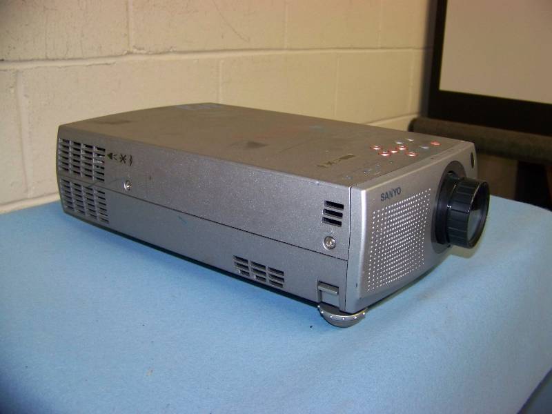 lot 26 image: Sanyo, PLC-SW15, LCD Projector