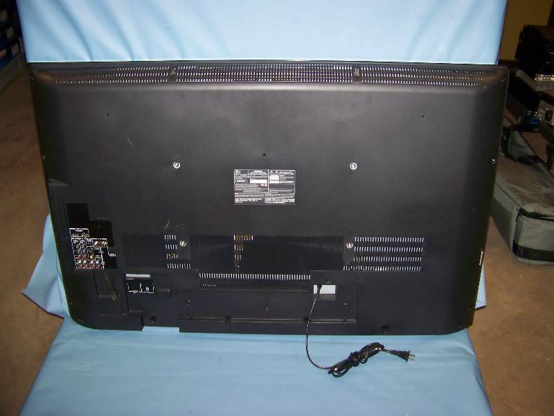 lot 11 image: 46, Toshiba, Regza, LCD, HDTV  High Definition Television