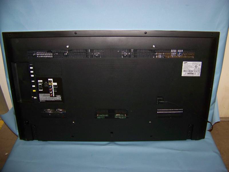 lot 5 image: 46, Samsung, LED, SMART, High Definition Television  HDTV with Remote Control