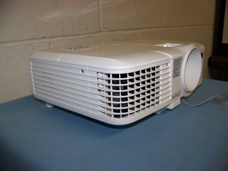 lot 17 image: Mitsubishi, EX240U, DLP Projector with HDMI Input