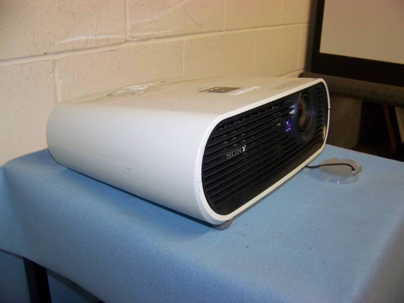 lot 21 image: Sony, VPL-EX50, LCD Projector
