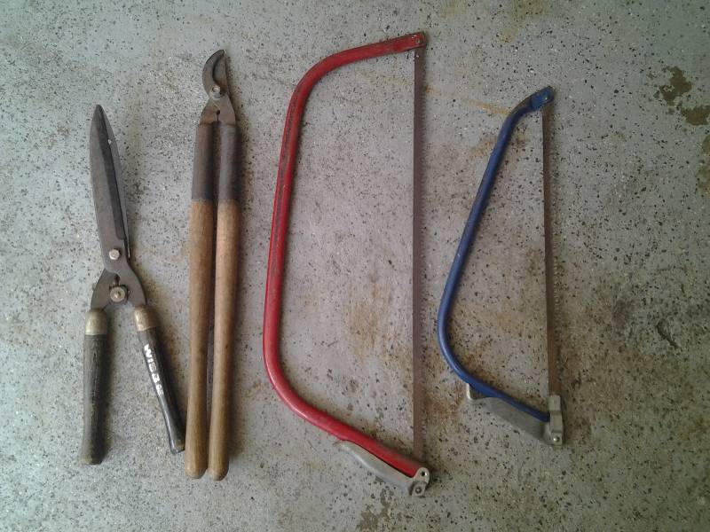 2-Bow Saws, Pruner, Hedge Clipper
