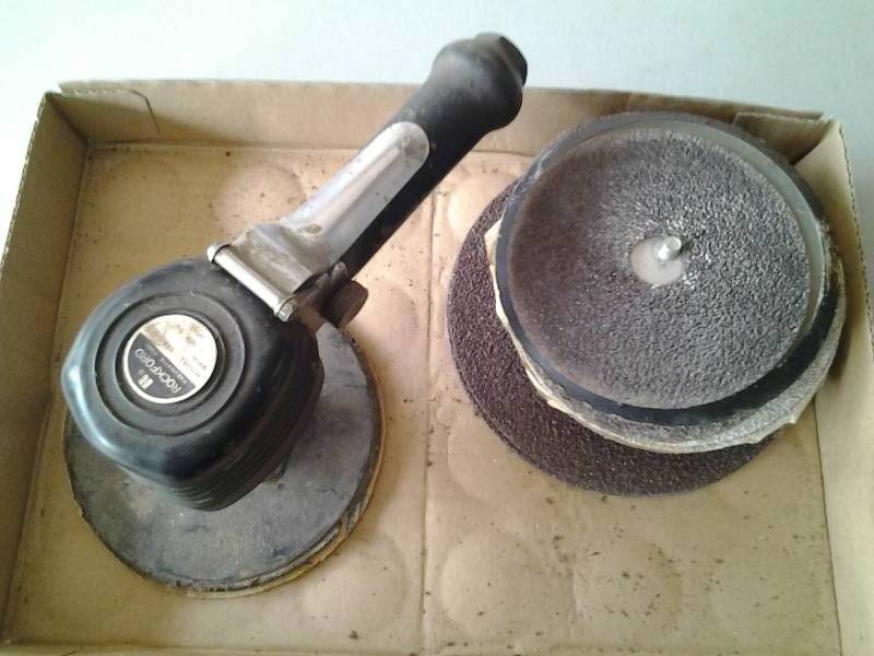 Dual Action Sander With Extra Discs
