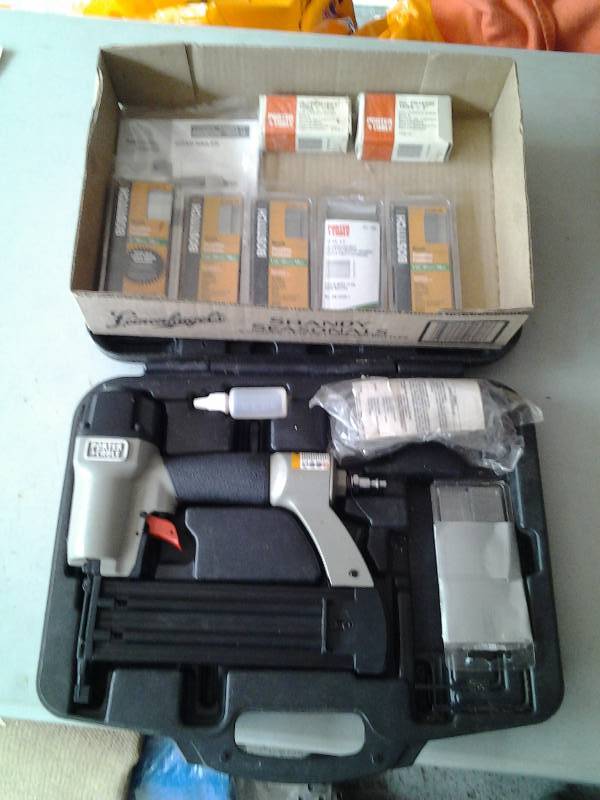Porter Cable Brad Nailer, Many Loads (Sizes 34-2)