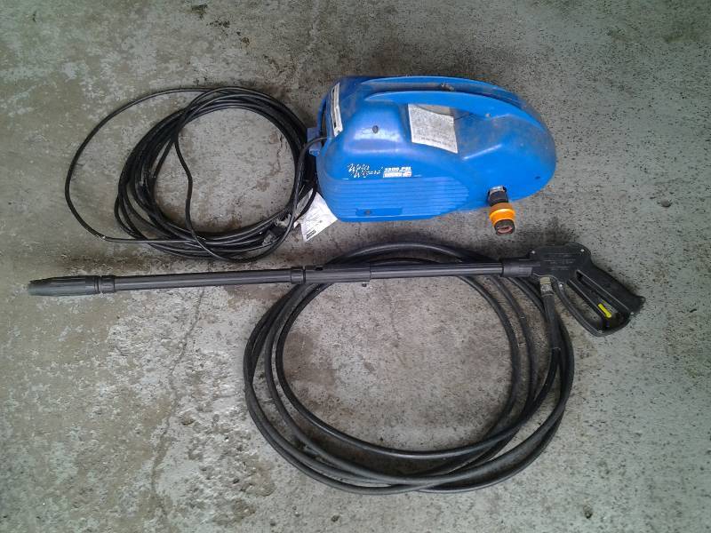 Campbell Hausfield 1300 PSI Pressure Washer