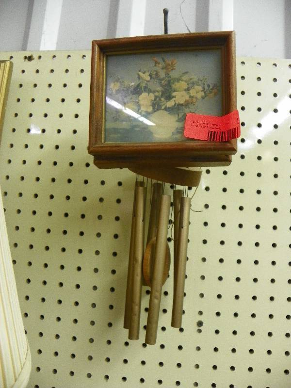 Wood and metal wind chime approx 13, 2 petite flower pictures, 6x5