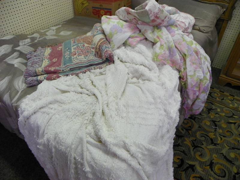 Pink quilt, pink bedspread, pink throw, chenille bedspread, all fullqueen