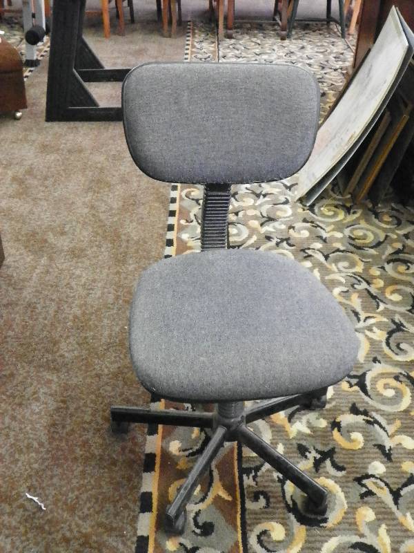 Rolling flexible deskoffice chair, gray, adjustable