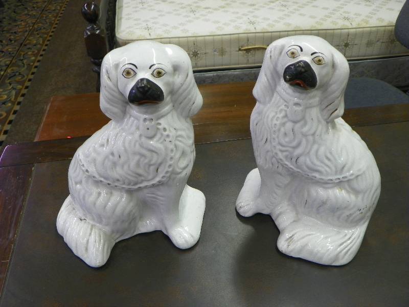 2 ceramic chinese dogs, white