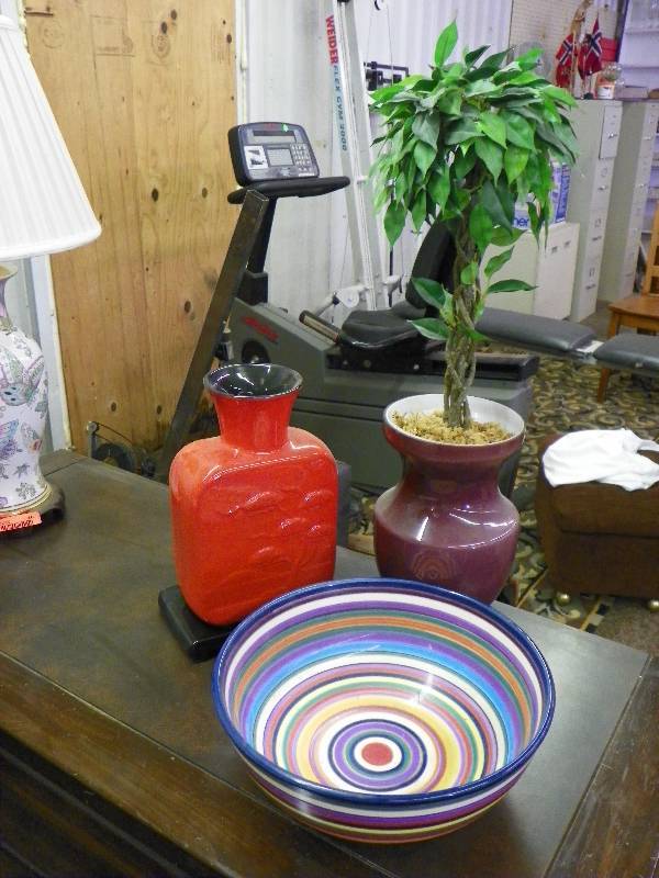 Complementary home dcor, bowl, 2 vases