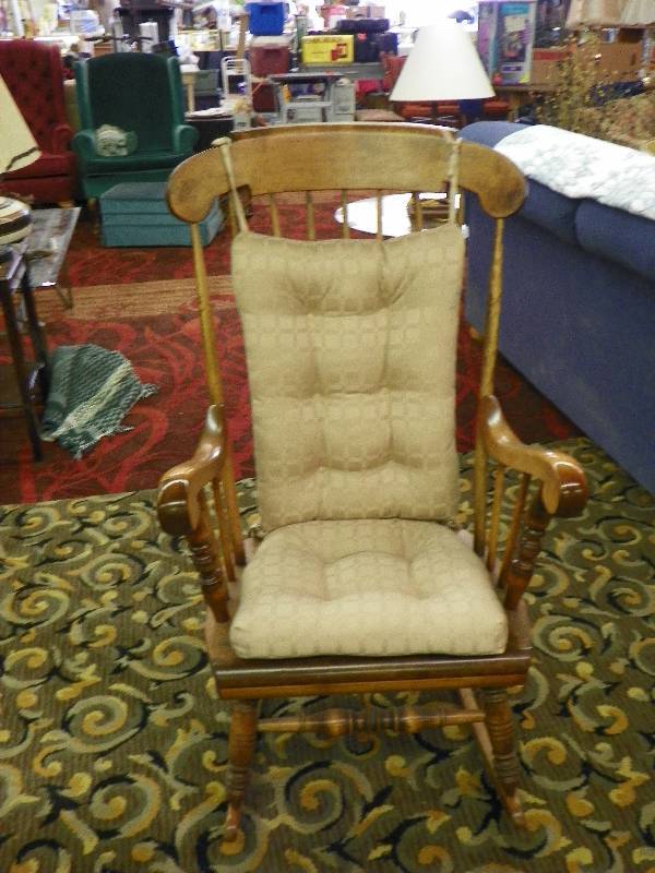Rocking chair with pad