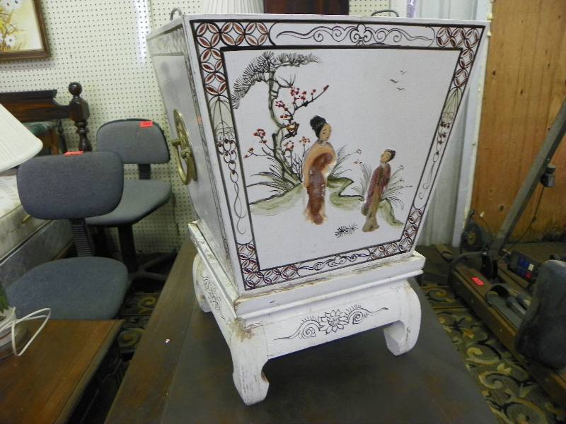 Wooden planter, oriental motif, some damage on one of the women