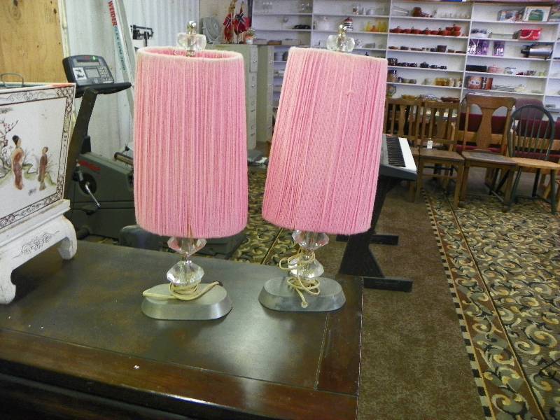 Retro, kitschy, what else do you say about a pair of lamps whose shades are covered in pink yarn  Very cute