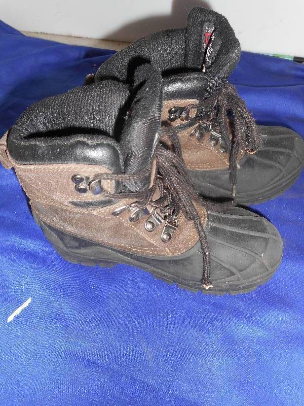 BOYS THINSALITE HIKING BOOTS