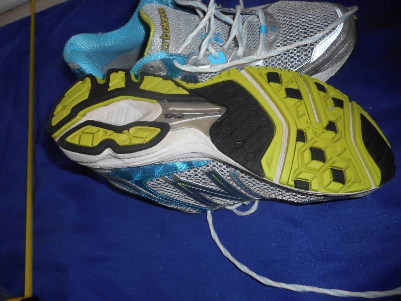 SIZE 11 12 NEW BALANCE TENNIS SHOES
