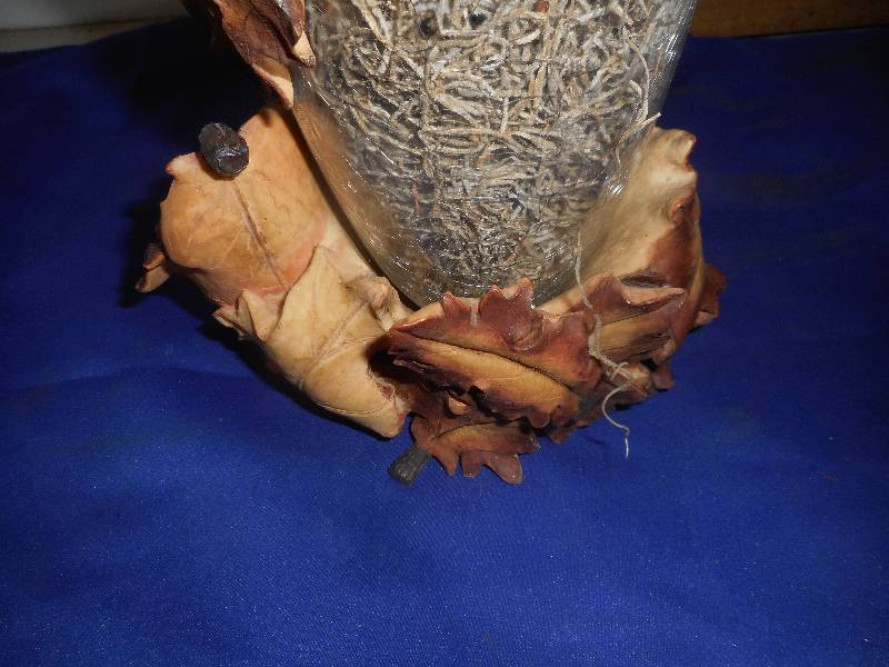 DRIED LEAF AND LEAF VASE HOLDER