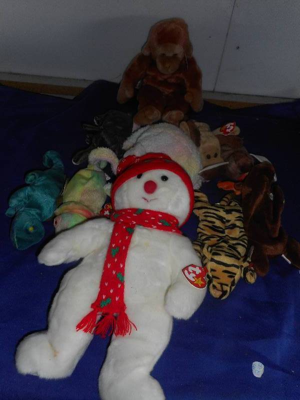 10 COLLECTIBLE BEANIE BABYS