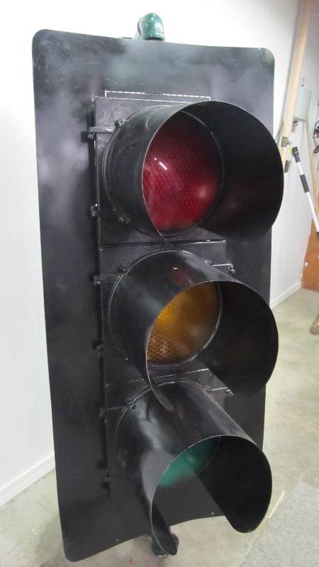 lot 22 image: LARGE Vintage Railroad Stop Light