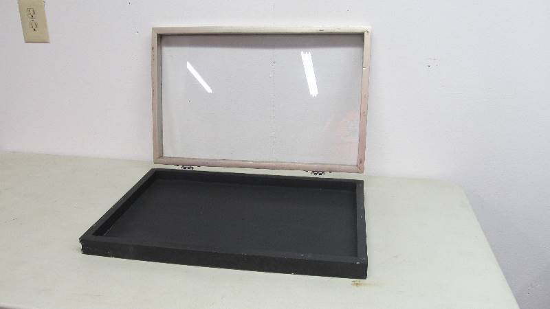 lot 30 image: Wood & Glass Tabletop Display Case