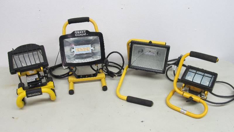 lot 39 image: 4 Portable Work Lights