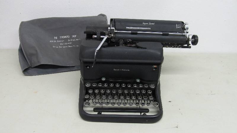 lot 63 image: Vintage Smith Corona Super-Speed Typewriter
