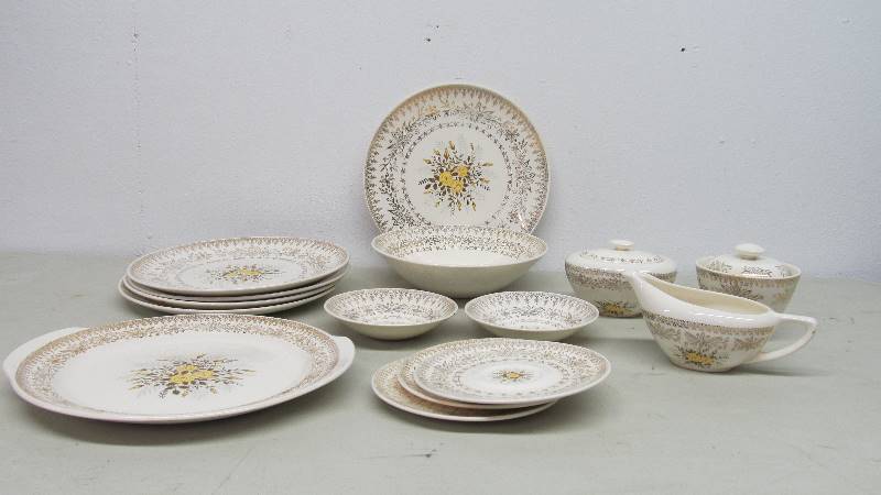 lot 66 image: Set of Vintage Cunningham & Pickett China