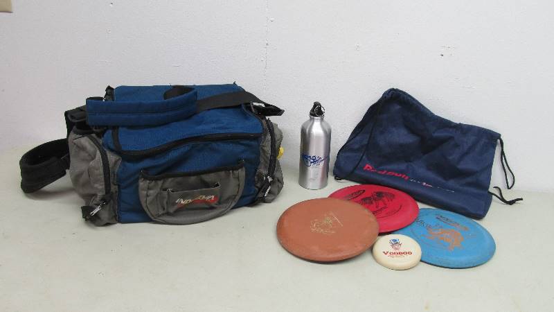 lot 72 image: Disc Golf Set w Bag