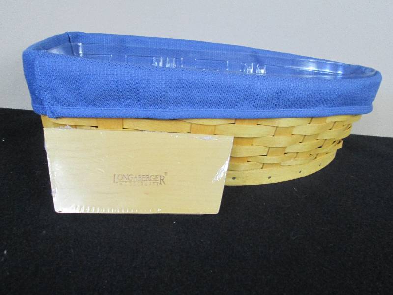 lot 2 image: Longaberger Boat Basket