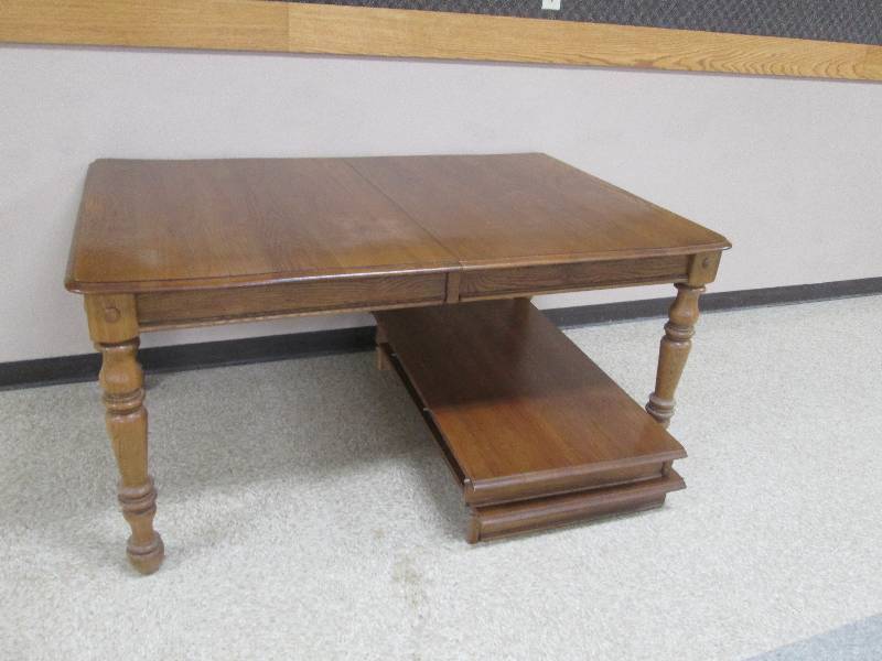 lot 8 image: Large Oak Kitchen Table
