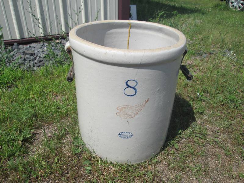 lot 12 image: 8 Gallon Redwing Crock