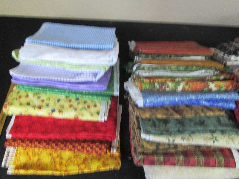 lot 22 image: Tote Full of Quilting Fabric