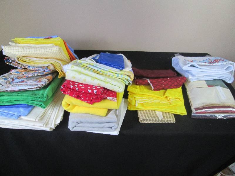 lot 24 image: Tote Full of Quilting Fabric