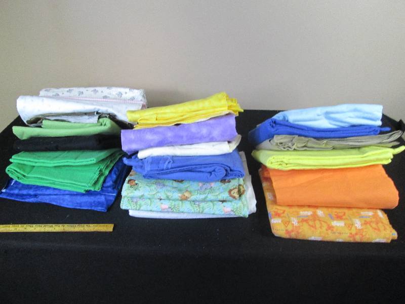lot 27 image: Tote Full of Quilting Fabric