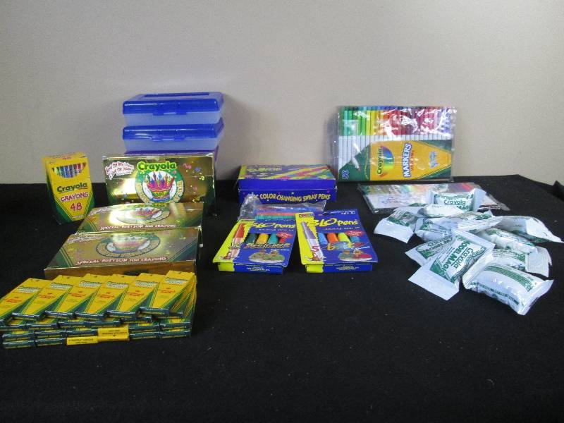 lot 52 image: Crayola Crayons & Blo Pens