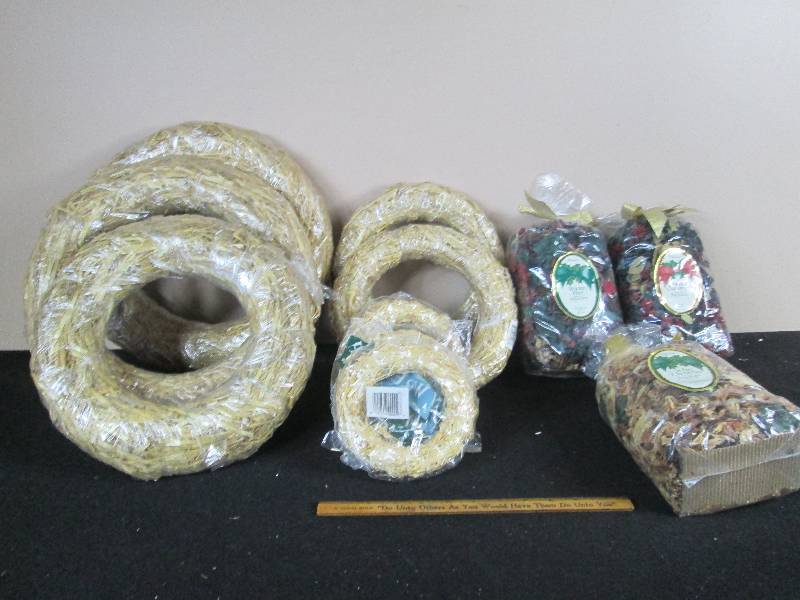 lot 62 image: Crafting Supplies