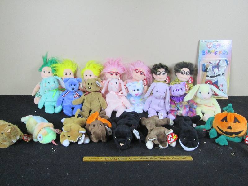 lot 77 image: Beanie Kids