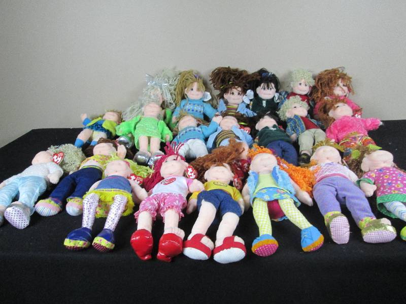 lot 78 image: Beanie Boppers