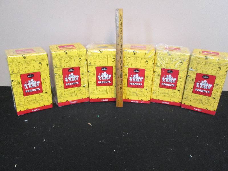 lot 93 image: Peanuts By Hallmark