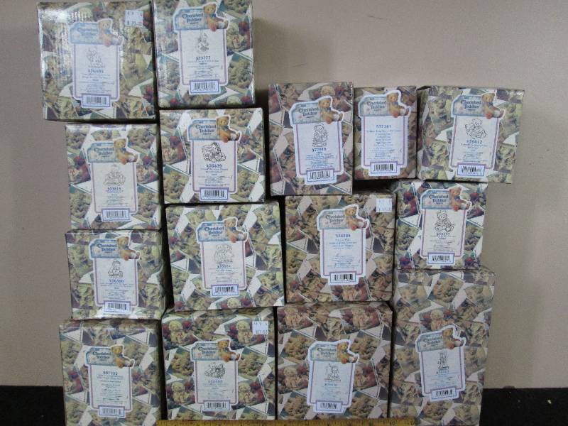 lot 112 image: Cherished Teddies
