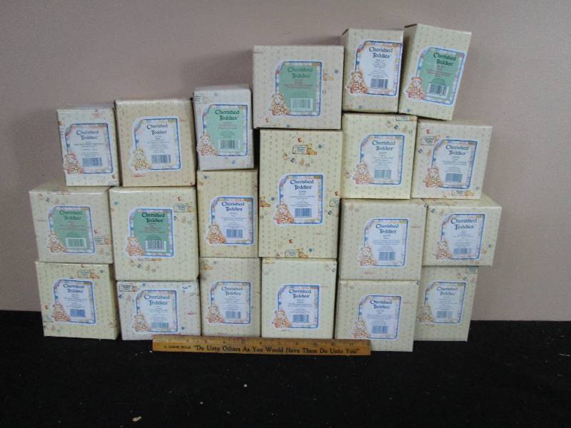 lot 121 image: Cherished Teddies