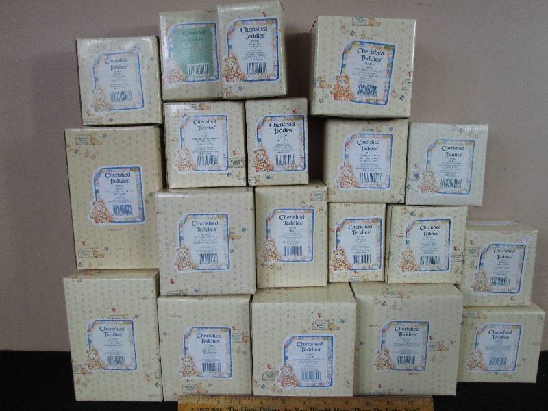 lot 122 image: Cherished Teddies