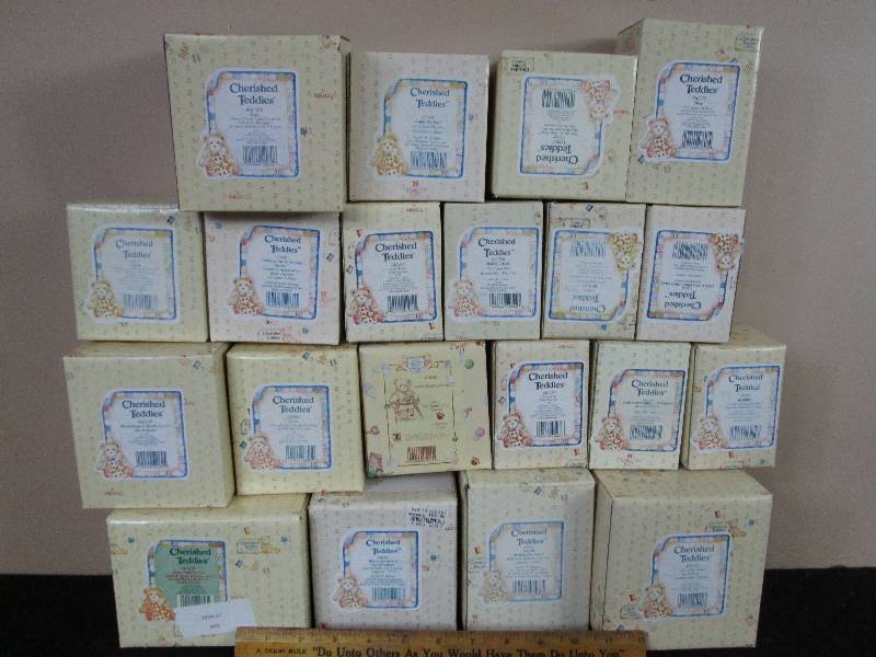 lot 123 image: Cherished Teddies