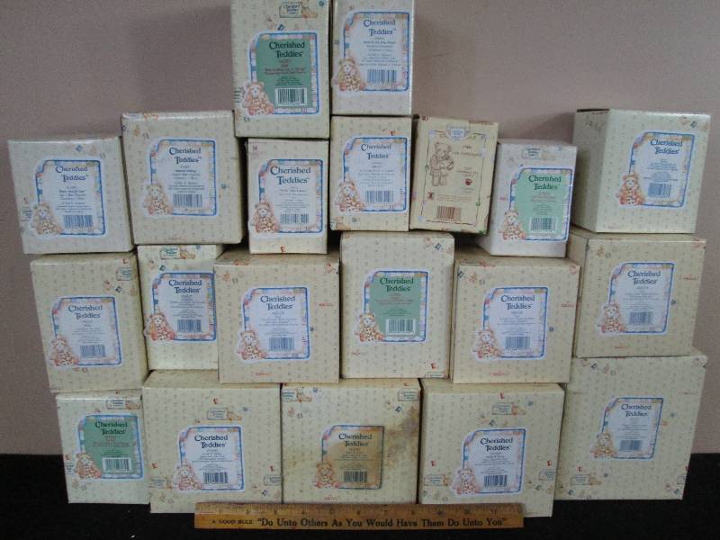 lot 124 image: Cherished Teddies