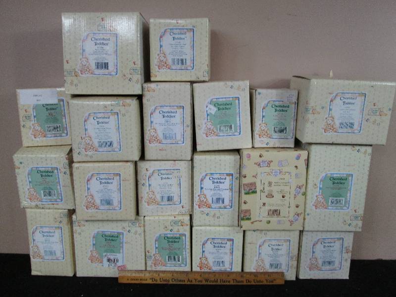 lot 125 image: Cherished Teddies