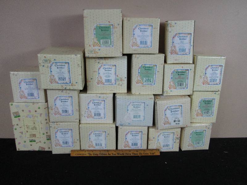 lot 127 image: Cherished Teddies