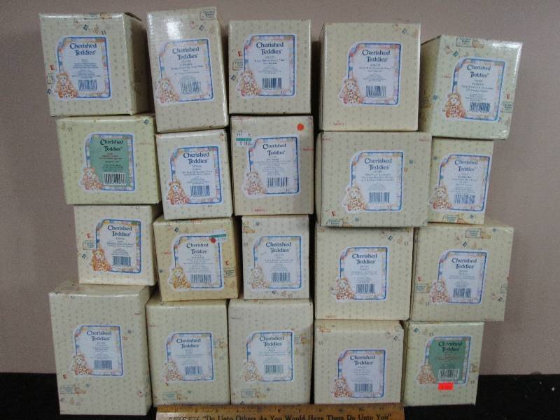 lot 129 image: Cherished Teddies