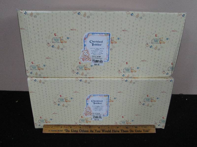 lot 130 image: Cherished Teddies Displays